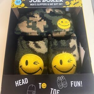 Joe Boxer Black and Yellow Slippers and Hat Set